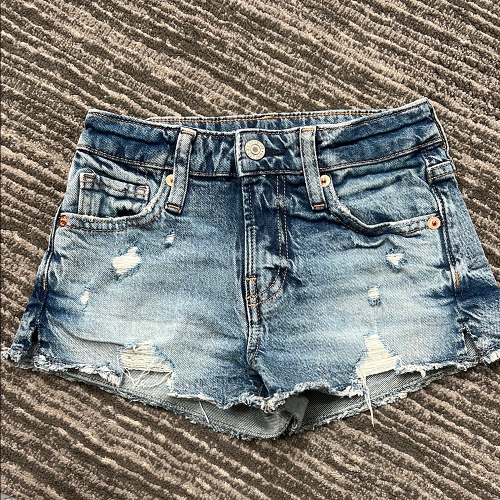 Stylish Gap cut offs.  Girls size Size 6.